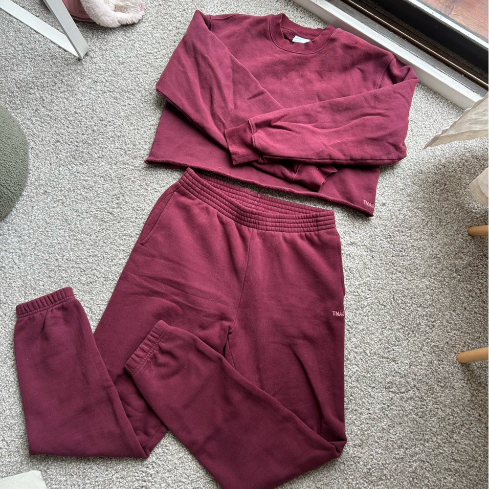 TNA Cozy Fleece Set in Deep Red